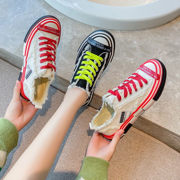 Alkalmi női tornacipő textilből, színes nyakkendőkkel