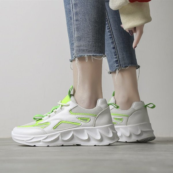 Model nou de adidasi dama cu talpa inalta si sireturi