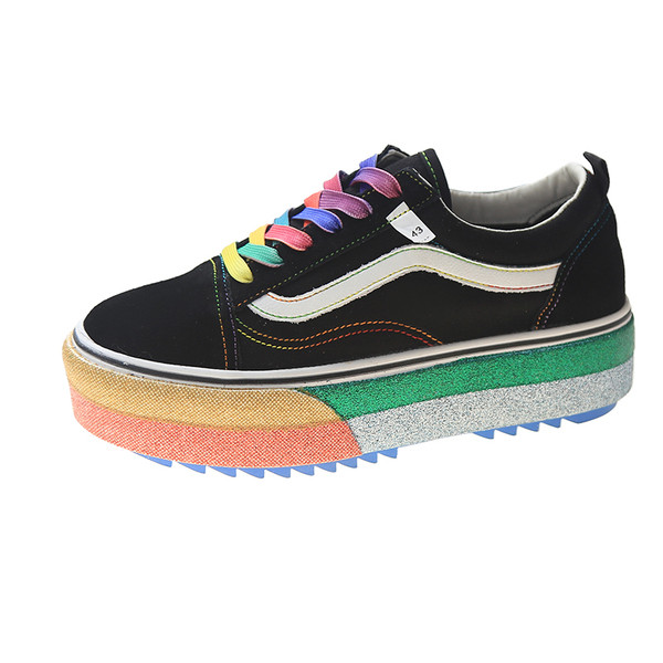 Naiste vabaaja tossud värviliste lipsudega