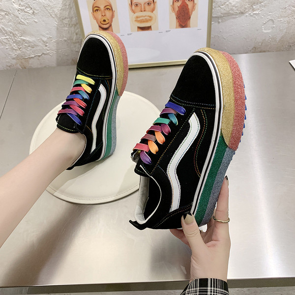 Naiste vabaaja tossud värviliste lipsudega