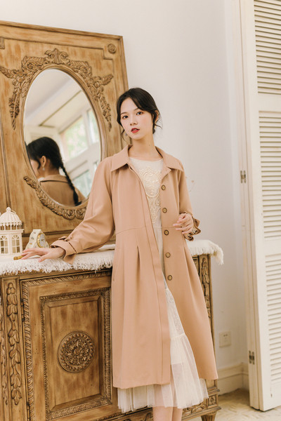 Stiilne naiste pikk mantel klassikalise kraega