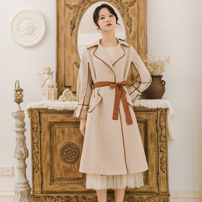 Stílusos női hosszú kabát zsebekkel