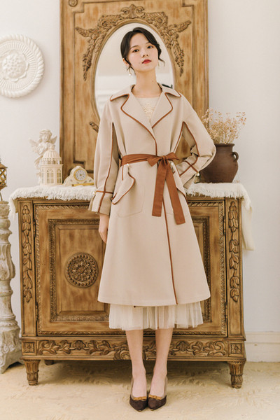 Stílusos női hosszú kabát zsebekkel