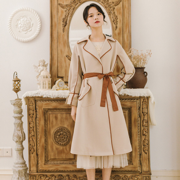 Stílusos női hosszú kabát zsebekkel