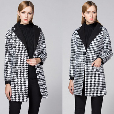 Κομψό γυναικείο καρό παλτό με κλασικό γιακά