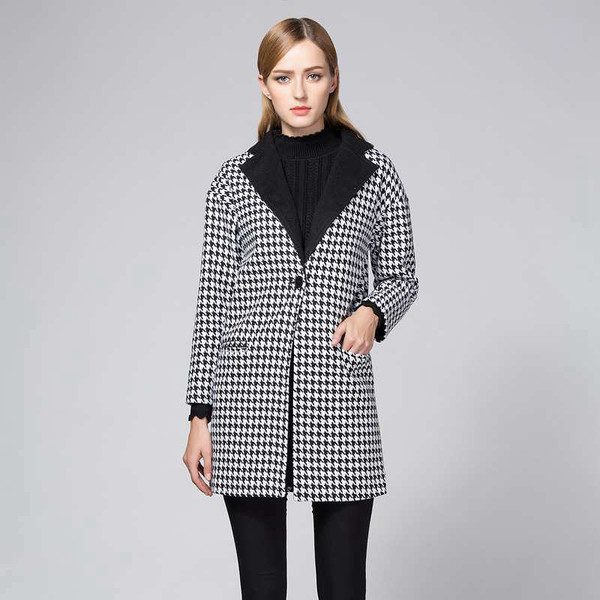 Κομψό γυναικείο καρό παλτό με κλασικό γιακά