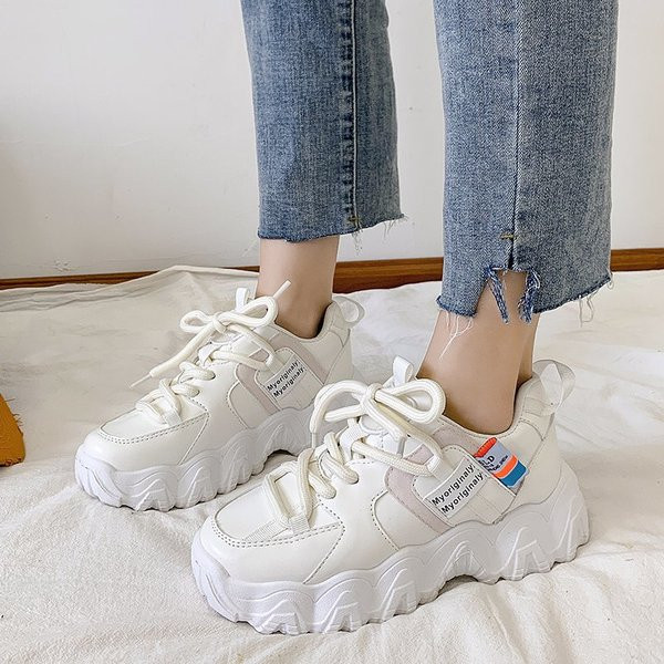 Öko bőrből készült, durva talpú női alkalmi tornacipő