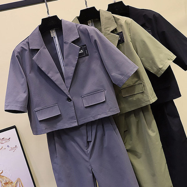 Spitsikaelusega kaheosaline naiste igapäevane komplekt