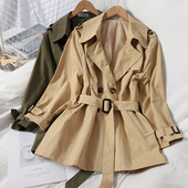 Μοντέρνο γυναικείο παλτό με ζώνη και κουμπιά