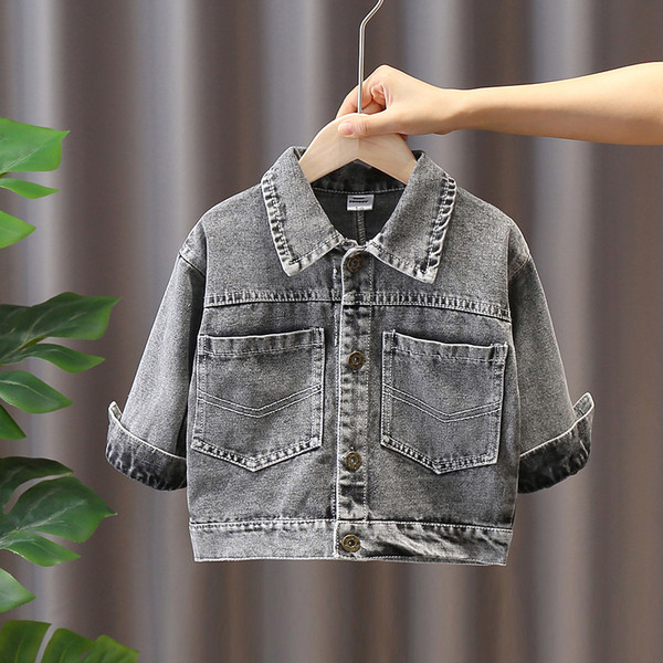 Gyermek farmerdzseki felirattal és flitterekkel