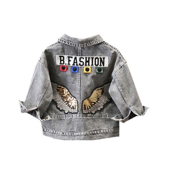 Gyermek farmerdzseki felirattal és flitterekkel