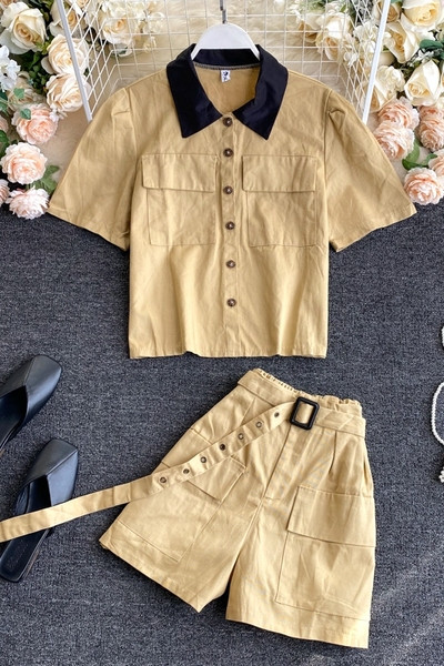 Alkalmi női blúz és nadrág szett magas derékkal és övvel