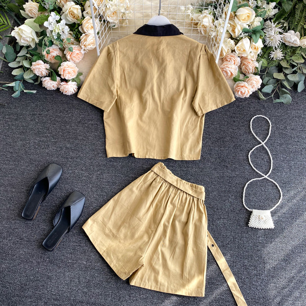 Alkalmi női blúz és nadrág szett magas derékkal és övvel