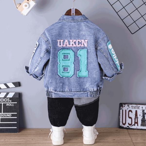 Παιδικό τζιν μπουφάν με επιγραφή και τσέπες για αγόρια