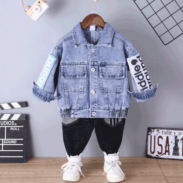 Παιδικό τζιν μπουφάν με επιγραφή και τσέπες για αγόρια