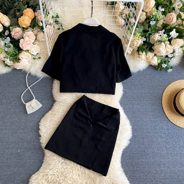 Női szoknya és kabát készlet kőszalagokkal