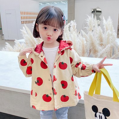 Új modell gyerekkabát kapucnival és gombokkal lányoknak