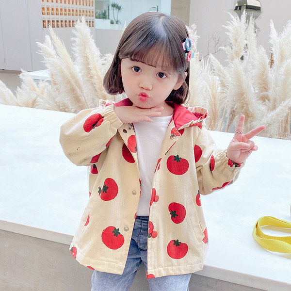 Új modell gyerekkabát kapucnival és gombokkal lányoknak