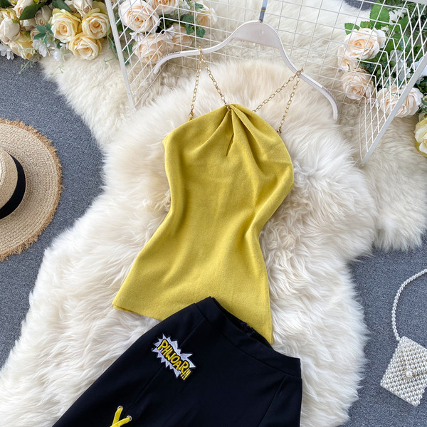 Moodne naiste komplekt topist ja asümmeetrilisest lipsu ja tikandiga seelikust