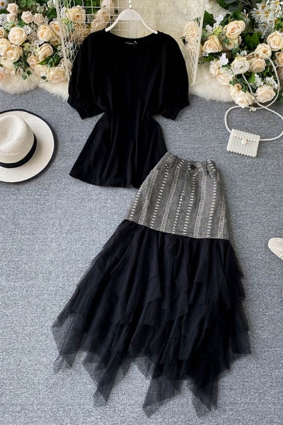 Moodne naiste tülliga pluusi ja seeliku komplekt