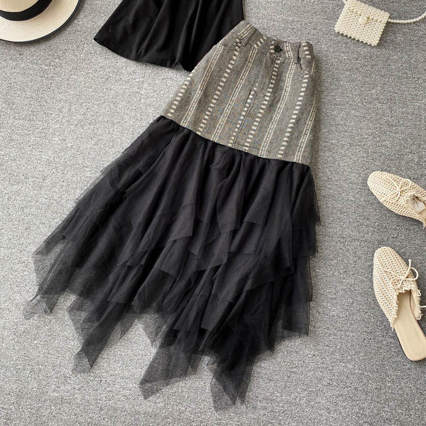 Moodne naiste tülliga pluusi ja seeliku komplekt