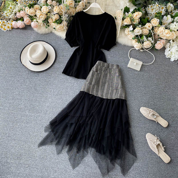 Moodne naiste tülliga pluusi ja seeliku komplekt