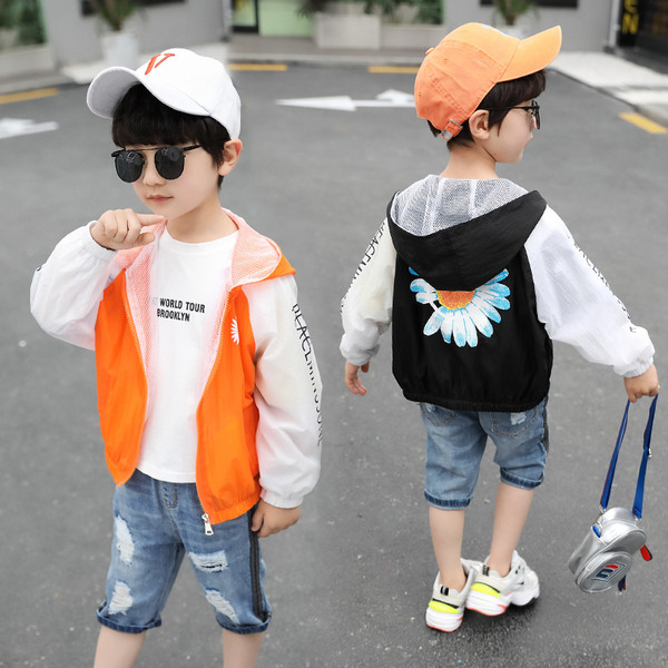 Καθημερινό παιδικό μπουφάν για αγόρια με απλικέ και κουκούλα