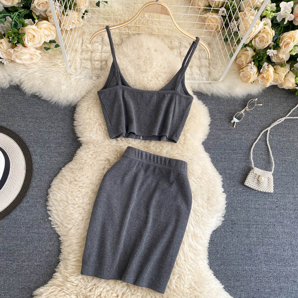 Naiste tõmblukuga topi ja seeliku komplekt