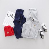 Gyerekmellény fiúknak kapucnival és zsebekkel