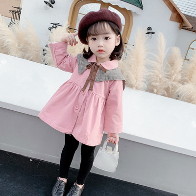 Modern gyerekkabát, gombokkal és szalaggal lányoknak