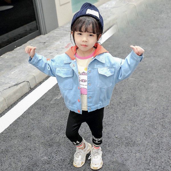 Πολύχρωμο παιδικό μπουφάν με κουκούλα και απλικέ για κορίτσια