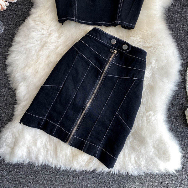 Μοντέρνο γυναικείο σετ μπουστάκι και φούστα με ψηλή μέση και φερμουάρ