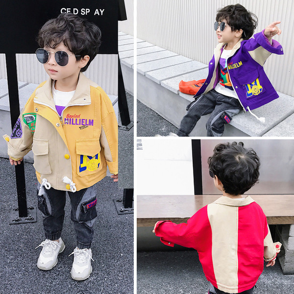 Napi gyerekkabát, gombokkal és zsebekkel fiúknak