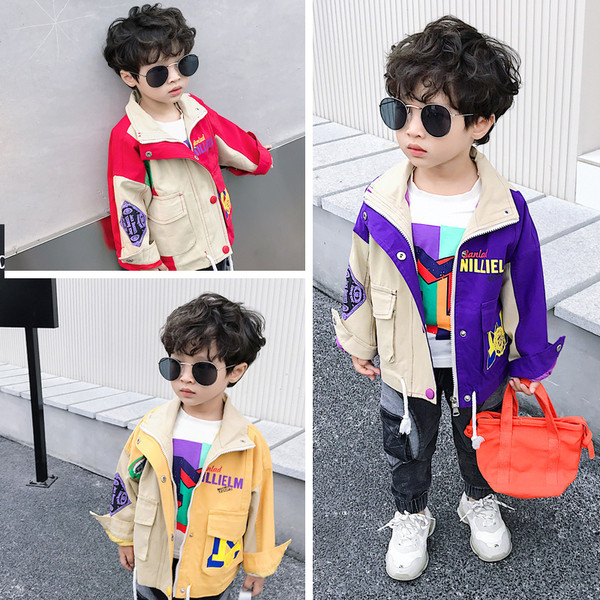 Napi gyerekkabát, gombokkal és zsebekkel fiúknak