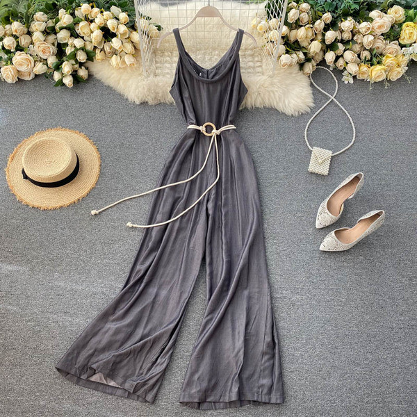 Praegune naiste kombinesooni lai mudel vöökohaga