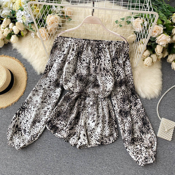 Aktuális női overál leesett ujjal, leopárd mintával