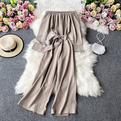 Csíkos női kombiné ejtett ujjakkal és övvel