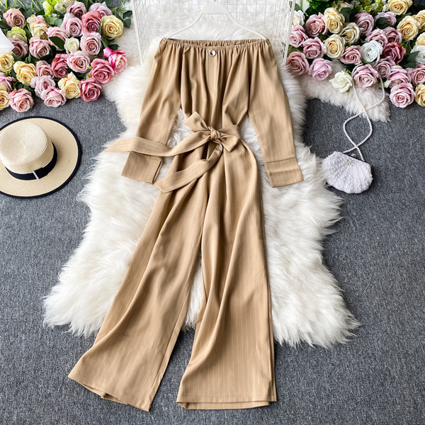 Csíkos női kombiné ejtett ujjakkal és övvel