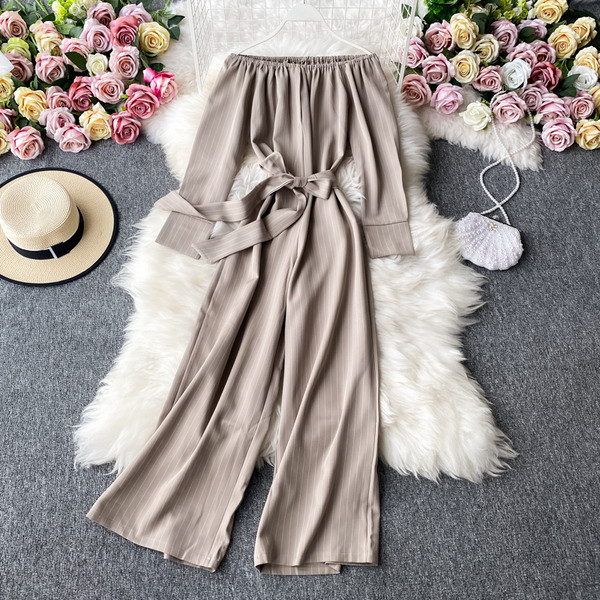 Csíkos női kombiné ejtett ujjakkal és övvel