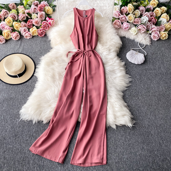 Naiste kombinesooni lai mudel vöökohaga