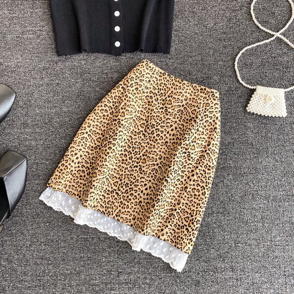 Moderns sieviešu blūzes un svārku komplekts ar dzīvnieku apdruku