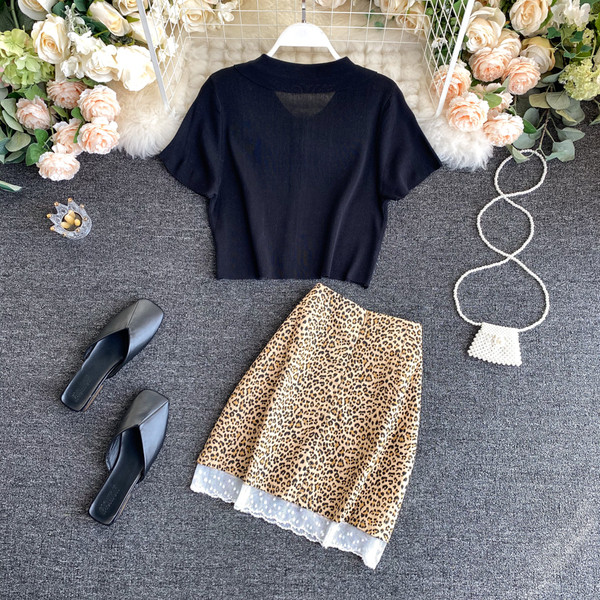 Moderns sieviešu blūzes un svārku komplekts ar dzīvnieku apdruku