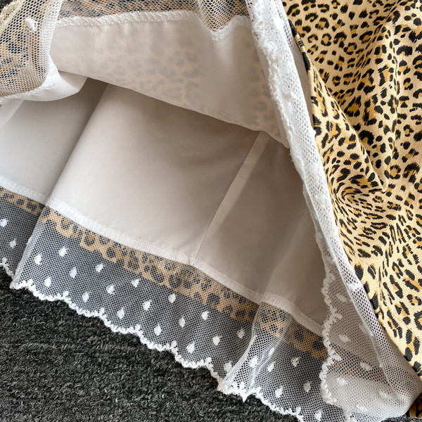 Moderns sieviešu blūzes un svārku komplekts ar dzīvnieku apdruku