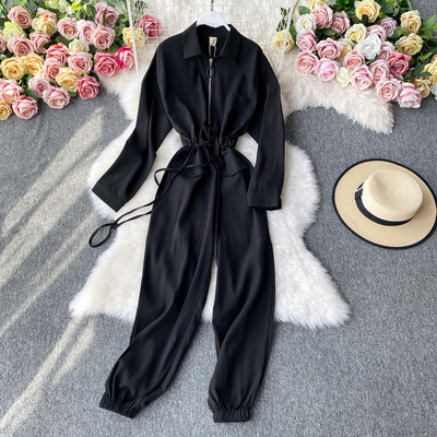 Sieviešu ikdienas kombinezons ar rāvējslēdzēju un jostasvietas saitēm