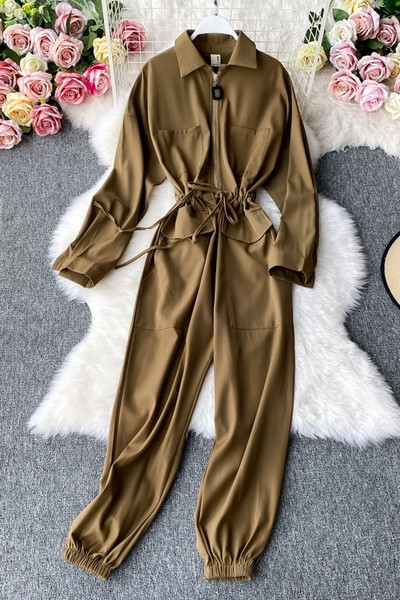 Sieviešu ikdienas kombinezons ar rāvējslēdzēju un jostasvietas saitēm