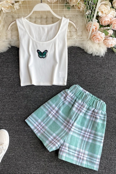 Női kockás nadrág szett pillangós hímzéssel
