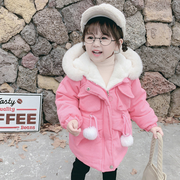 Gyermek téli kabát tollal és kapucnival lányoknak