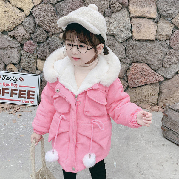 Gyermek téli kabát tollal és kapucnival lányoknak