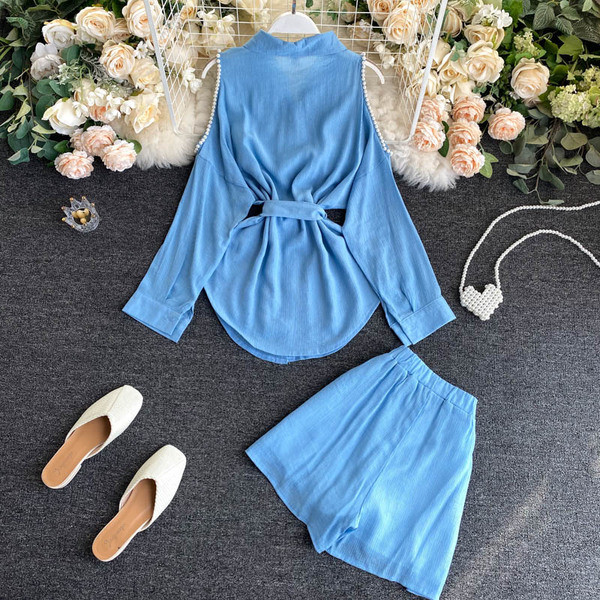 Sieviešu kreklu komplekts ar atkailinātiem pleciem un biksēm