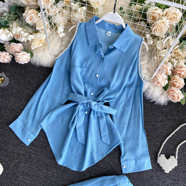 Sieviešu kreklu komplekts ar atkailinātiem pleciem un biksēm